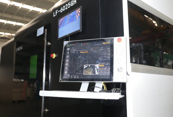 CNC lasery 2023 so šikovným systémom