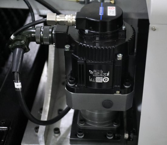 Motor Yasakawa CNC laser