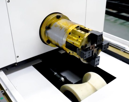 Sklíčidlo trubkového laseru