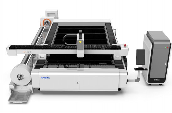 Uncovered version of a laser cutting machine